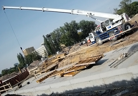 gotowy strop nad wjazdem do podziemnego parkingu