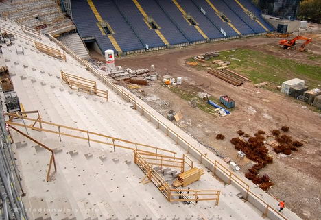 widok z "tarasu" na trybuną wschodnią