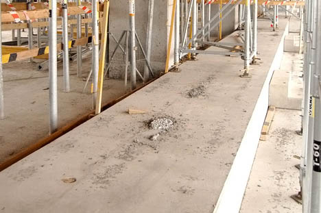 ostatni stopień trybuny