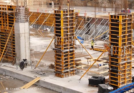 filary między którymi jeszcze w tym tygodniu utworzone zostaną ścianki