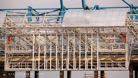 Dziś przed południem zamontowany został stalowy szkielet dla telebimu
