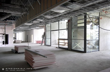 Oszklona klatka schodowa na poziomie +9,89