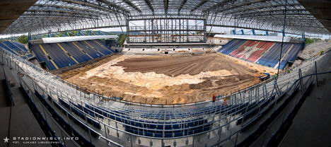 Widok z dodatkowego podestu dla kamer TV. Główne stanowisko operatorów TV znajdzie się na trybunie głównej