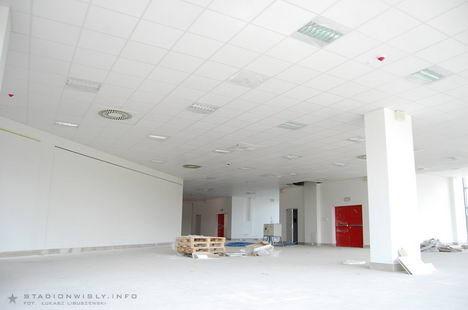 Wnętrze narożnika południowego - przy wejściu na 2 poziom trybuny