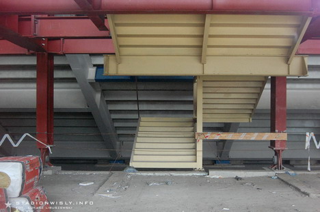 Wnętrze trybuny północnej - czyli goła konstrukcja stalowa!