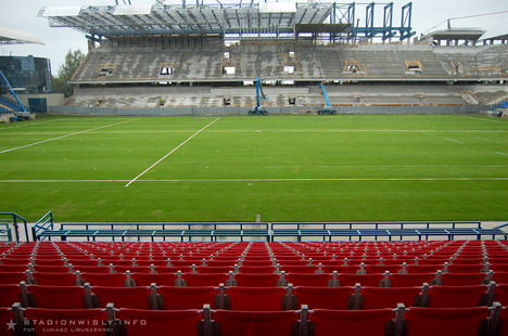 Zdjęcie wykonano siędząc w ostatnim rzędzie dolnej części trybuny wschodniej.