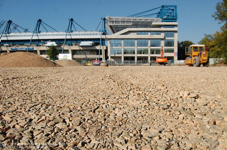 Budowa placu od strony ul. Reymana.  Koniec prac przewidywany jest na połowę października